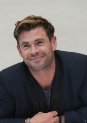 Chris Hemsworth - 'Avengers: Endgame' Press Conference in LA 04/07/2019 фото №1204094