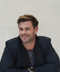 Chris Hemsworth - 'Avengers: Endgame' Press Conference in LA 04/07/2019 фото №1204091