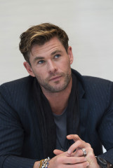 Chris Hemsworth - 'Avengers: Endgame' Press Conference in LA 04/07/2019 фото №1204090