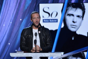 Chris Martin - Rock And Roll Hall Of Fame Induction Ceremony in NY 04/10/2014 фото №1198114