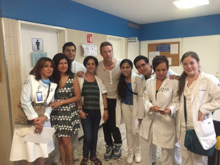 Chris Martin at Hospital in Mexico 04/17/2016 фото №1159785