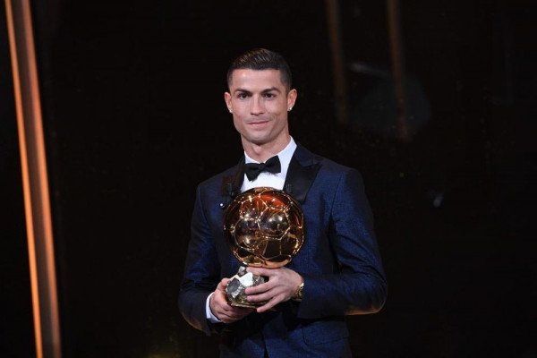 Cristiano Ronaldo win Ballon d’Or / Криштиану Роналду выиграл Золотой мяч фото №1019988