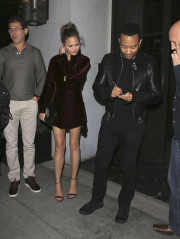 Chrissy Teigen and John Legend have dinner at Spago in Beverly Hills 4/8/2017 фото №954580