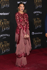 Christine Teigen-\'Beauty And The Beast\' Premiere in Los Angeles фото №944729
