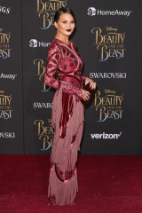 Christine Teigen-\'Beauty And The Beast\' Premiere in Los Angeles фото №944728