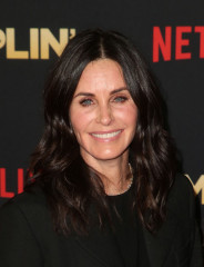 Courteney Cox – “Dumplin” Premiere in Hollywood фото №1124689