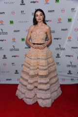 Crystal Reed – 45th International Emmy Awards in New York City   фото №1014521
