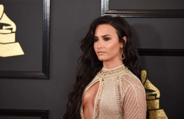 Demi Lovato – 59th GRAMMY Awards in Los Angeles фото №940133