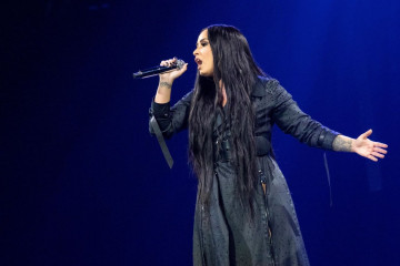 Demi Lovato Performing Live – “Tell Me You Love Me” Tour in Minneapolis фото №1053323