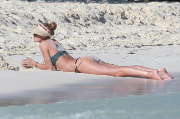 Doutzen Kroes in Bikini in Cancun фото №931495