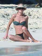 Doutzen Kroes in Bikini in Cancun фото №931494