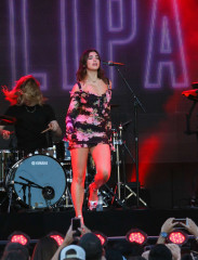DUA LIPA Performs at Jimmy Kimmel Live 04/20/2017 фото №957781