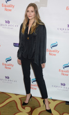 Elizabeth Olsen – Equality Now’s ‘Make Equality Reality’ Gala in Beverly Hills фото №927585