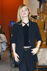 Elle Fanning Arrives for a taping of Live with Kelly &amp; Mark in New York 12/04/23 фото №1382227