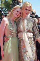 Elle Fanning – “How to Talk to Girls at Parties” Premiere in Cannes фото №967380