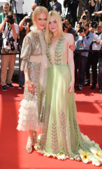 Elle Fanning – “How to Talk to Girls at Parties” Premiere in Cannes фото №967382