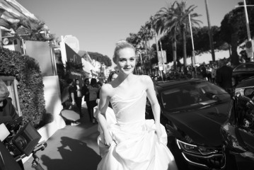 Elle Fanning – L’Oreal at Cannes Film Festival B&W Photo Session  фото №967141