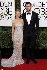 Elsa Pataky – Golden Globe Awards in Beverly Hills фото №932444