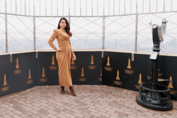Emeraude Toubia-Visits The Empire State Building фото №1323782