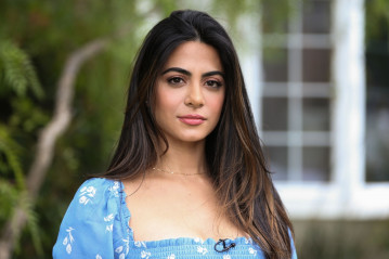 Emeraude Toubia-Visit Hallmark's "Home & Family" фото №1178452