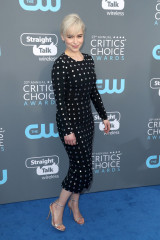 Emilia Clarke – 2018 Critics’ Choice Awards фото №1030445