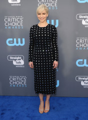 Emilia Clarke – 2018 Critics’ Choice Awards фото №1030443