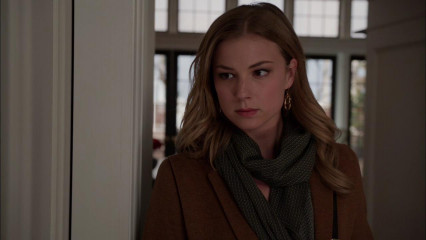 Emily VanCamp - Revenge (2013) 2x19 'Identity' фото №1324992