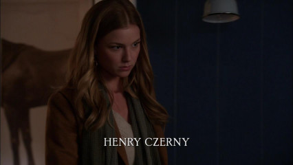 Emily VanCamp - Revenge (2013) 2x19 'Identity' фото №1325009