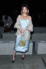 Emma Roberts - Prada Fashion Show in Milan 02/23/2023 фото №1364790