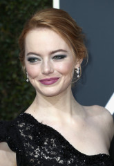 Emma Stone – Golden Globe Awards 2018 in Beverly Hills фото №1028700