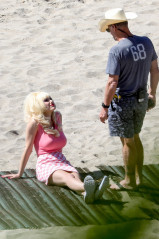 Emmy Rossum - films scenes Angelyne on the beach in Malibu, CA | 26.02.2020 фото №1271631