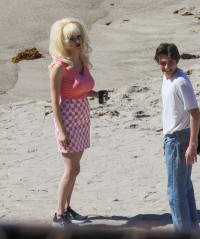 Emmy Rossum - films scenes Angelyne on the beach in Malibu, CA | 26.02.2020 фото №1271632