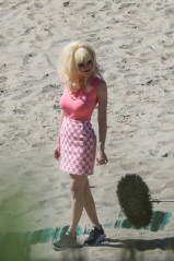 Emmy Rossum - films scenes Angelyne on the beach in Malibu, CA | 26.02.2020 фото №1271635