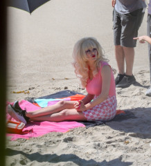 Emmy Rossum - films scenes Angelyne on the beach in Malibu, CA | 26.02.2020 фото №1271637