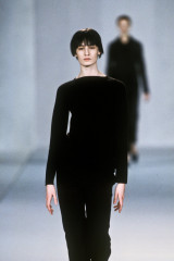 Erin OConnor ~ Louis Vuitton Fall 1998 фото №1361268