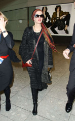 Eva Green - at Heathrow airport in London фото №975010