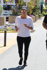 Eva Longoria – Jogging in Cannes фото №966716