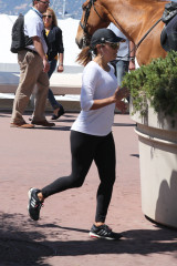 Eva Longoria – Jogging in Cannes фото №966718