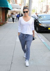 Eva Longoria – Leaving Anastasia Spa in Beverly Hills  фото №955870