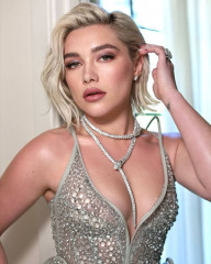 Florence Pugh - 96th Academy Awards in Hollywood 03/10/2024 фото №1390987