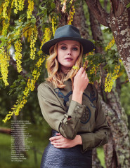 FRIDA GUSTAVSSON in Elle Magazine, Italy November 2019 фото №1233448