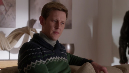 Gabriel Mann - Revenge (2014) 3x19 'Allegiance' фото №1286994