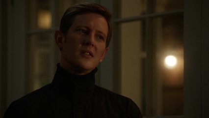 Gabriel Mann - Revenge (2014) 3x19 'Allegiance' фото №1286993