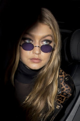GIGI HADID Arrives at Her Hotel in London 09/19/2017  фото №996953