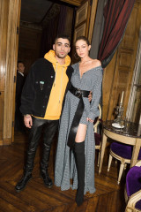 Gigi Hadid at the Vogue Cocktail party in Paris 03/03/2017 фото №949303
