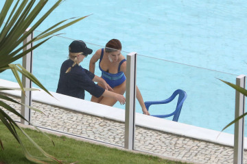 Gisele Bundchen in Blue Swimsuit Photoshoot in Rio de Janeiro фото №929571