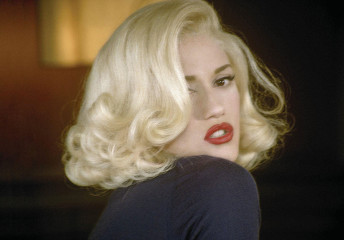 Gwen Stefani - Music Video Cool (2005) фото №1112355