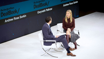 Gwyneth Paltrow - New York Times Dealbook Conference in NY 11/06/2019 фото №1231357
