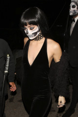 Hailee Steinfeld – Just Jared’s Annual Halloween Party in Los Angeles  фото №924433