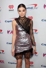 Hailee Steinfeld – Z100’s iHeartRadio Jingle Ball 2016 in New York фото №928269